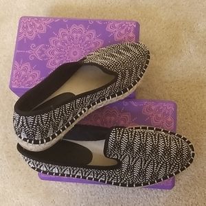 Women's Universal Thread casual shoe